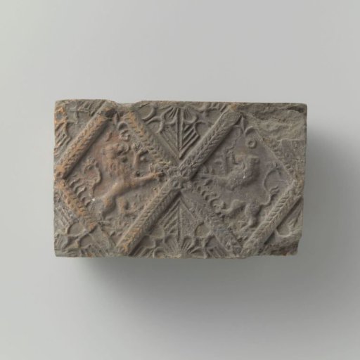 Fireplace with a depiction of two climbing lions, set in two panels