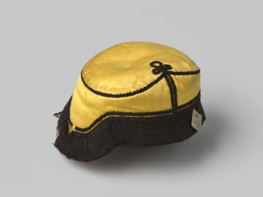 Cap of yellow satin, Hindelooper model