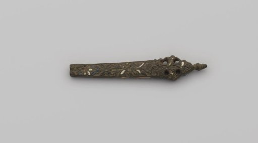 Knife handle with enamel