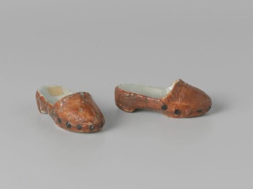 Faience slipper