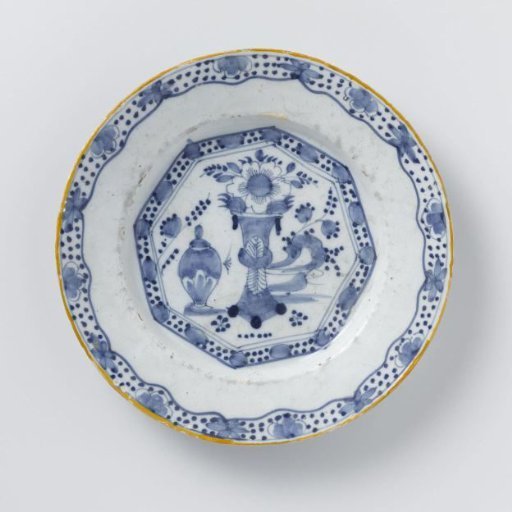 Plate of faience