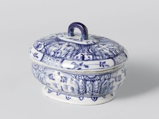 Soap dish with lid of faience