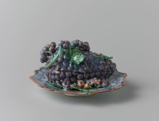 Lid of a terrine in the shape of a grape cluster