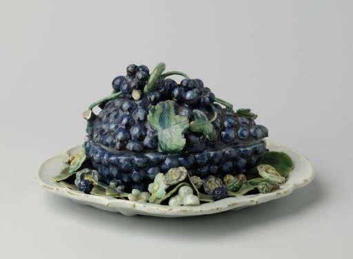 Butter dish in the shape of a blue bunch of grapes, mounted on a plate