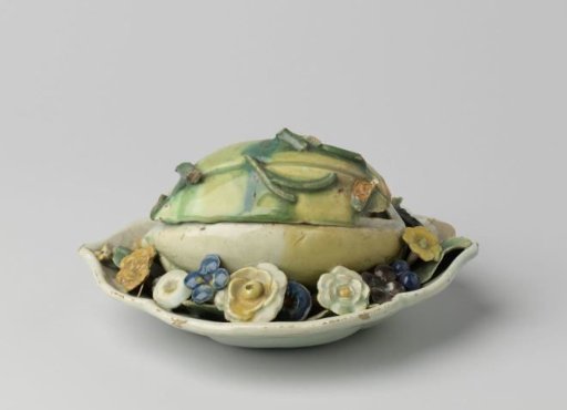 Butter dish in the shape of a melon
