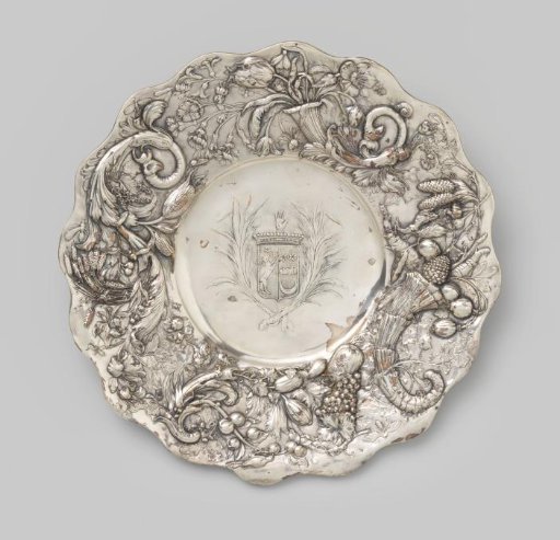 Galvanoplastic reproduction of a dish with a coat of arms on the flat and horns of plenty on the rim
