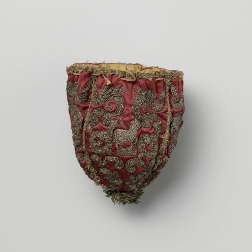 Bursa, dark red, decorated with ecclesiastical symbols in sewn-on gold thread, including the Lamb of God carrying the cross