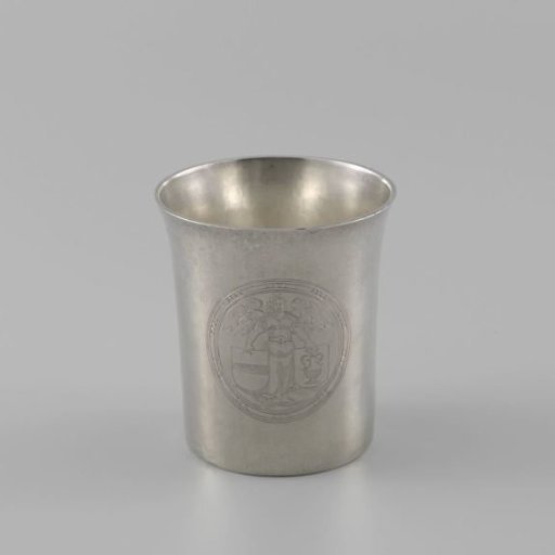 Tankard, decorated with the coat of arms of Vlissingen and the marquisate of Veere