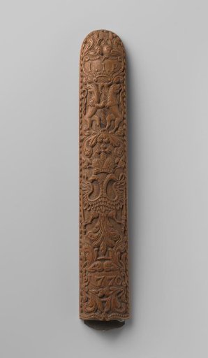 Snuff grater carved from palm wood with two lions at the top