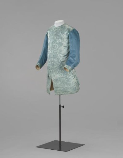 Waistcoat with concealed fastening, underneath twelve buttons of silk thread, of light blue satin, embroidered in blue with floral motifs; long sleeves and back of calendered camelot