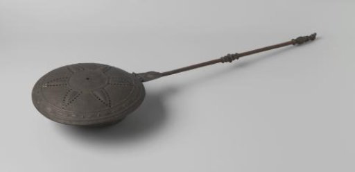 Bed warmer with engraved coat of arms