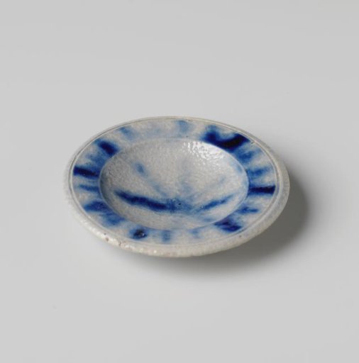 Miniature plate with a star