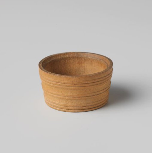 Tub with profiled rim, turned