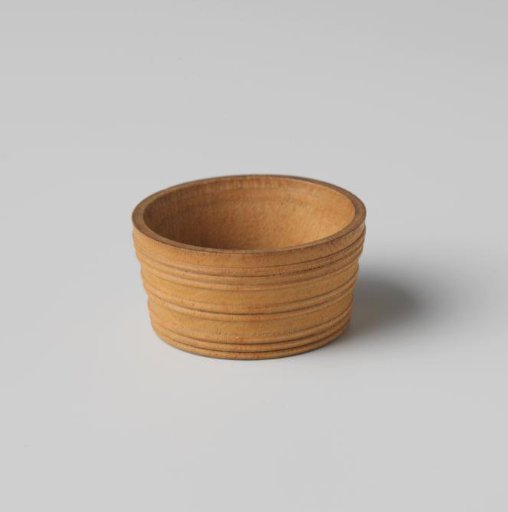 Tub with profiled rim, turned