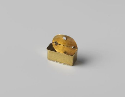 Sulphur match-box, with semi-circular back plate and hinged lid