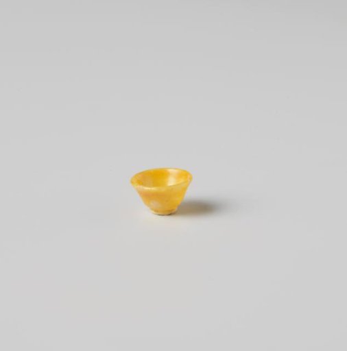 Come, yellow lacquered