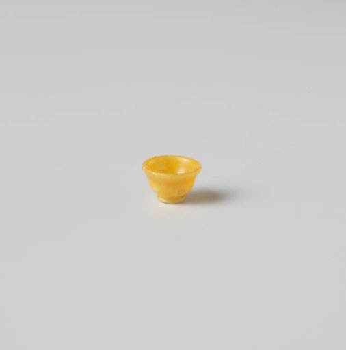 Come, yellow lacquered