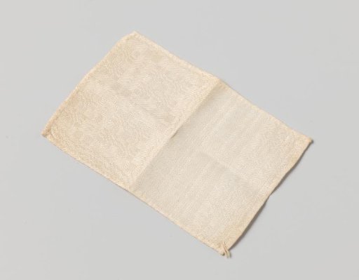 Tablecloth with a woven pattern of pelts