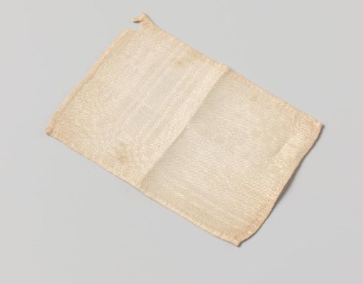 Tablecloth with a woven pattern of pelts
