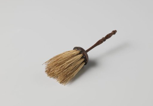 Whisk with round head and profiled handle