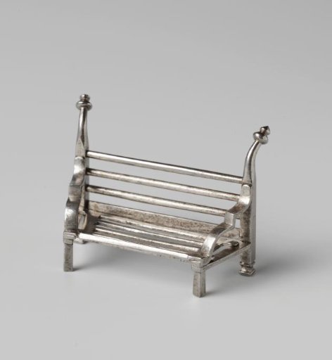 Fire basket, trapezoidal, the front legs with knob decoration