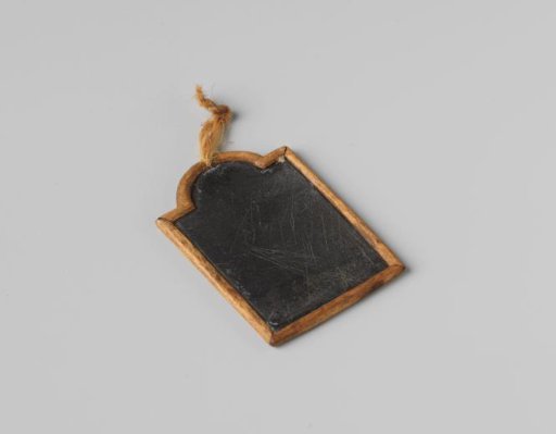 Plate with wooden rim