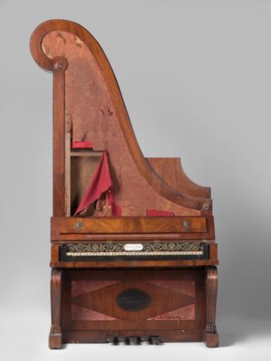 Giraffe piano