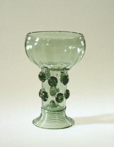 Roemer with two rows of smooth round knobs