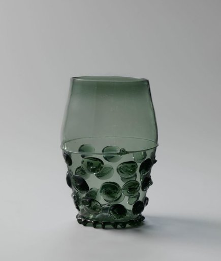 Beaker with three rows of prunts