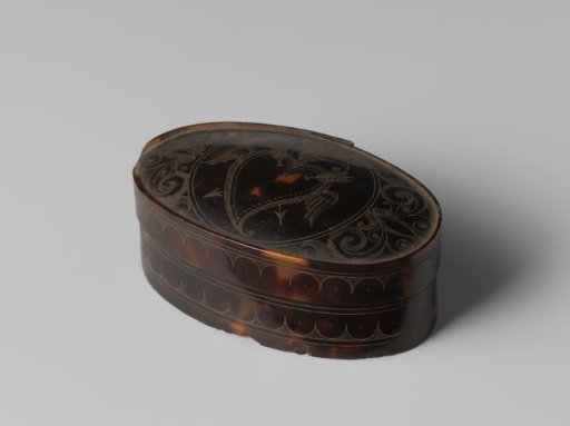 Snuffbox, oval, made of tortoiseshell