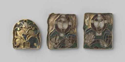 Case with three pictures, two with depictions of a saint, the other with ornament