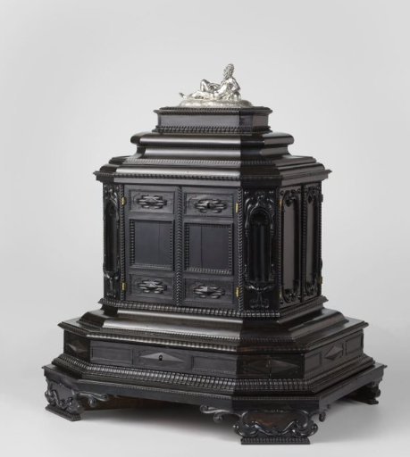 Art cabinet