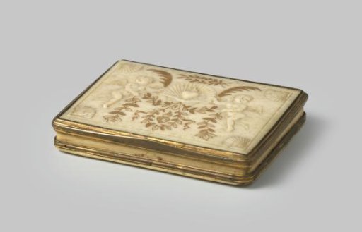 Snuff box of ivory with two flying angels carrying a heart