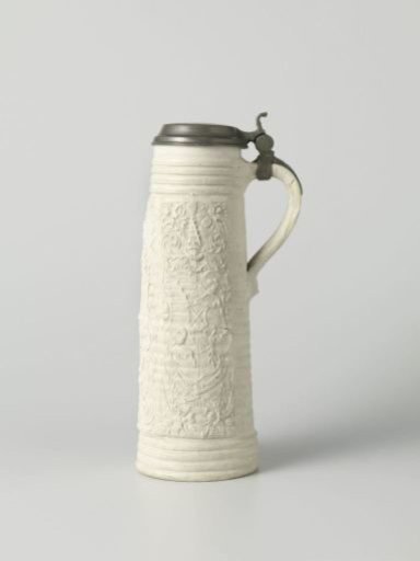 Cylindrical jug (snelle) with the coat of arms of the King of Sweden