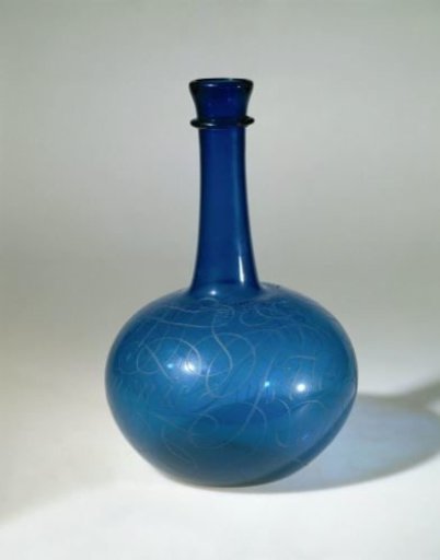 Bottle with the inscription: Is 't leven bij den dis, daer geene wijn en is?