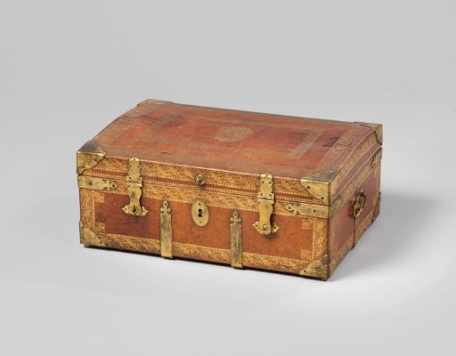 Casket, covered with leather, containing a crowned shield with three fleurs-de-lis supported by angels