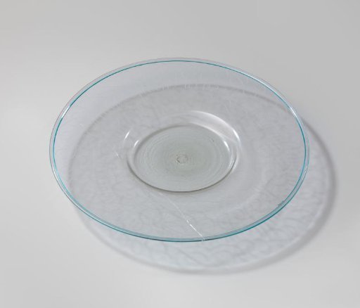 Plate with the inscription: The best is not in the filthiest quays, but in those, by good varnish, preserved
