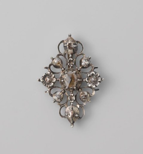 Lock of a (regional) ornament set with a diamond