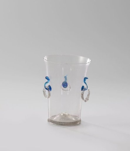 Ring cup with three blue loops and ribbed rings