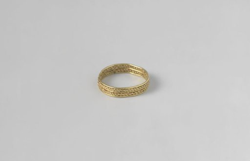 Pinky ring