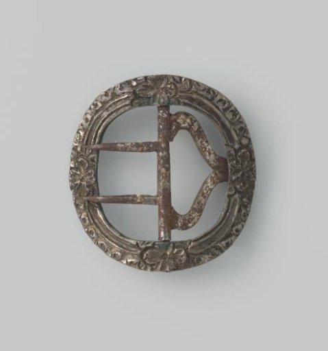 Shoe buckle, oval, decorated with four flowers and foliage (?)