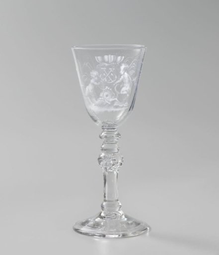 Wine glass with the coat of arms of the Admiralty of Amsterdam