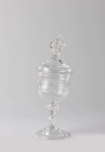 Beaker with lid, crowned with a crown