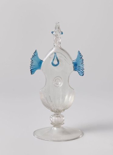 Drinking glass in the shape of a stringed instrument