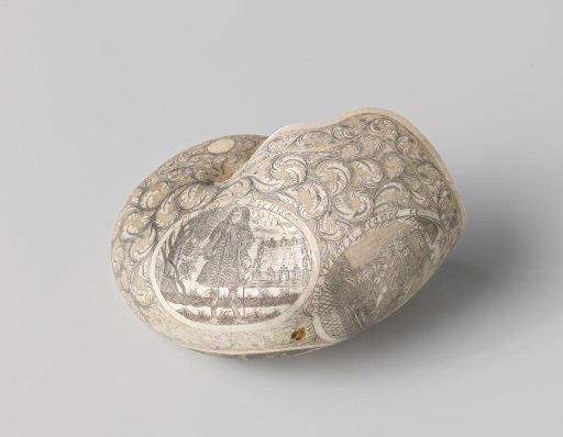 Nautilus with three medallions with carved decorations, respectively Louis XV; The King of England; The King of Prussia
