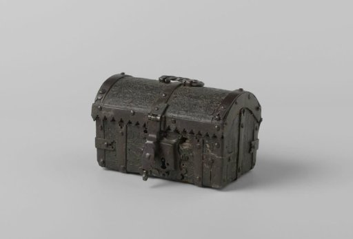 Wooden trunk, covered with leather