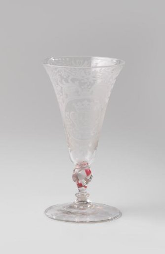 Wine glass with the coat of arms of the Van Beuningen family