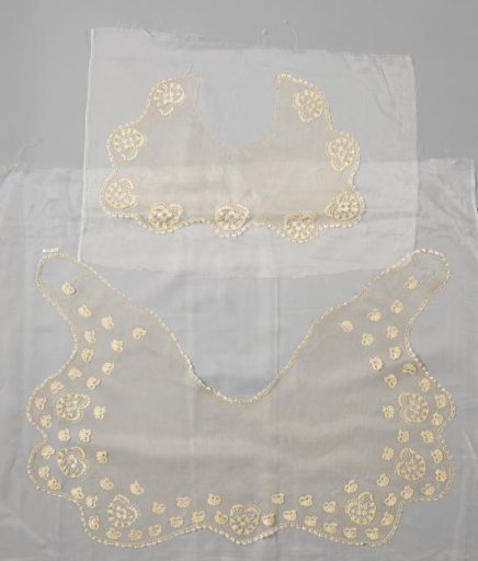 Double collar of white bobbin lace with applied bobbin lace ornaments