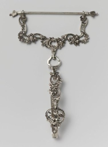 Yarn winder, composed of C-scrolls decorated with leaves, shell and rocaille motifs and flowers