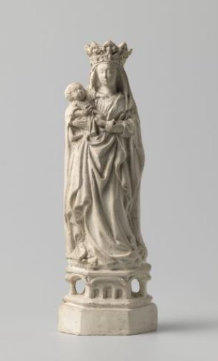 Statue of the Virgin Mary with the Child
